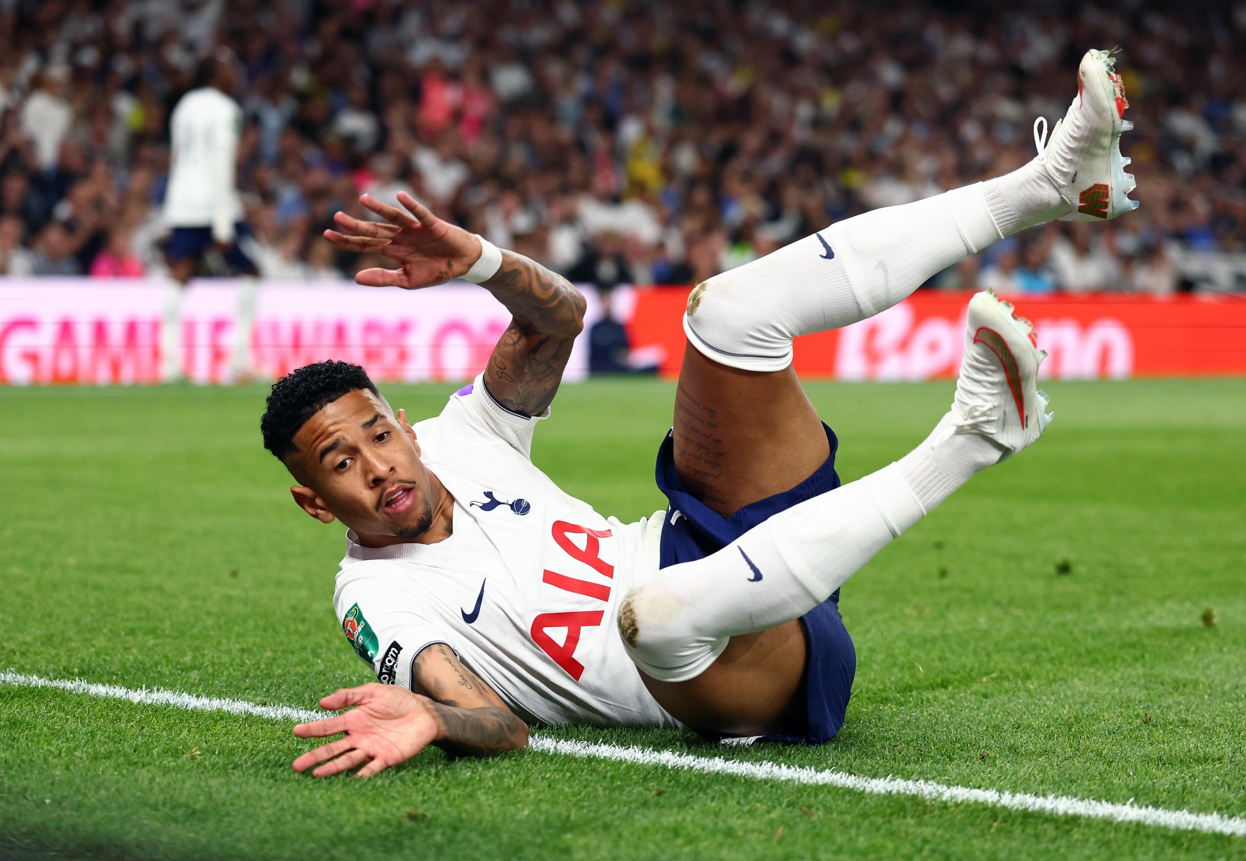 Tottenham’s new signing Savio misses out on today’s match with muscle fatigue.