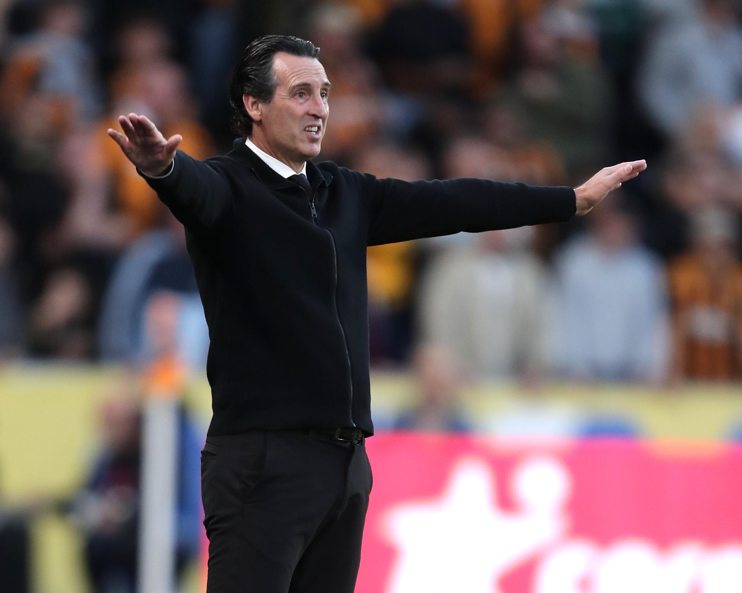 Unai Emery on the touchline