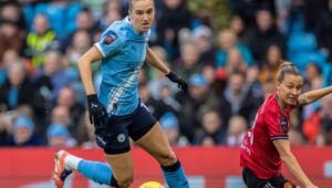 Manchester City’s Vivianne Miedema could miss rest of year with knee injury