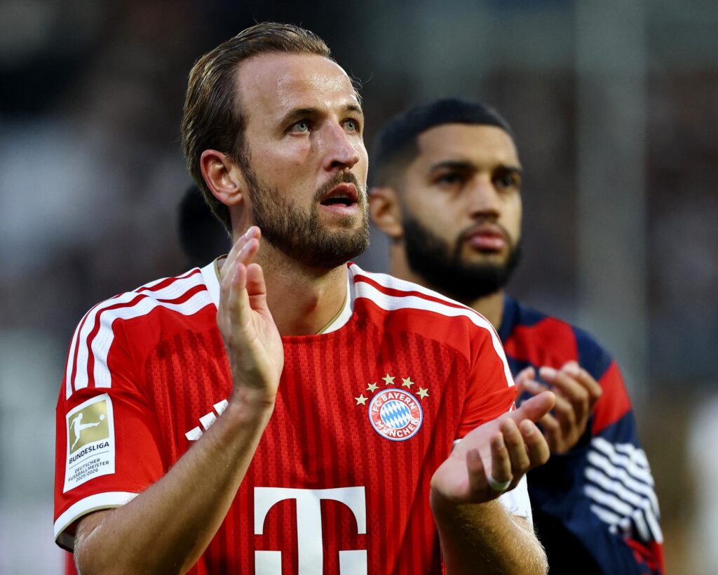 Harry Kane marque son 150e but, Barcelone reste invaincu et débat sur le Ballon d&rsquo;Or