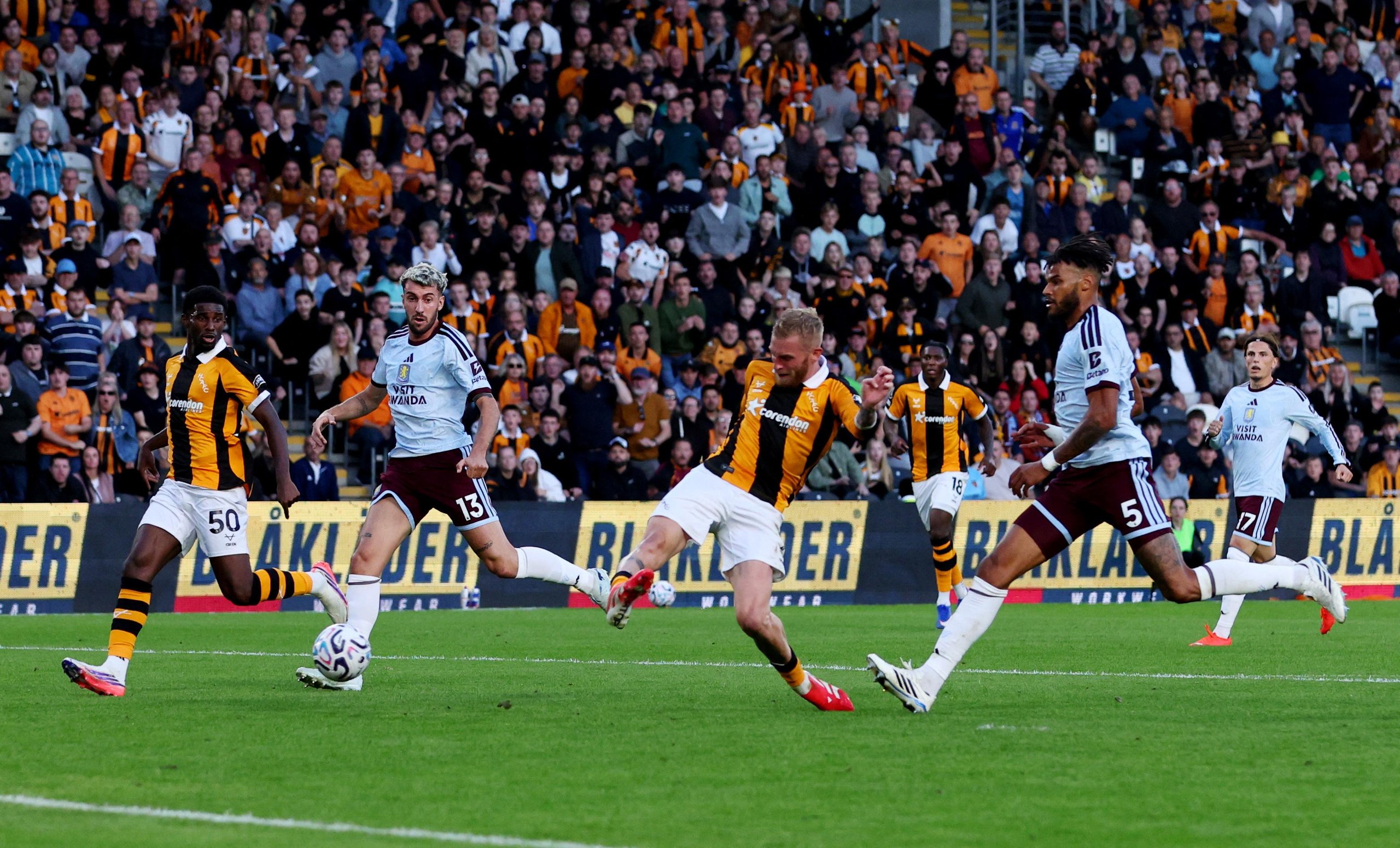 Oli McBurnie misses