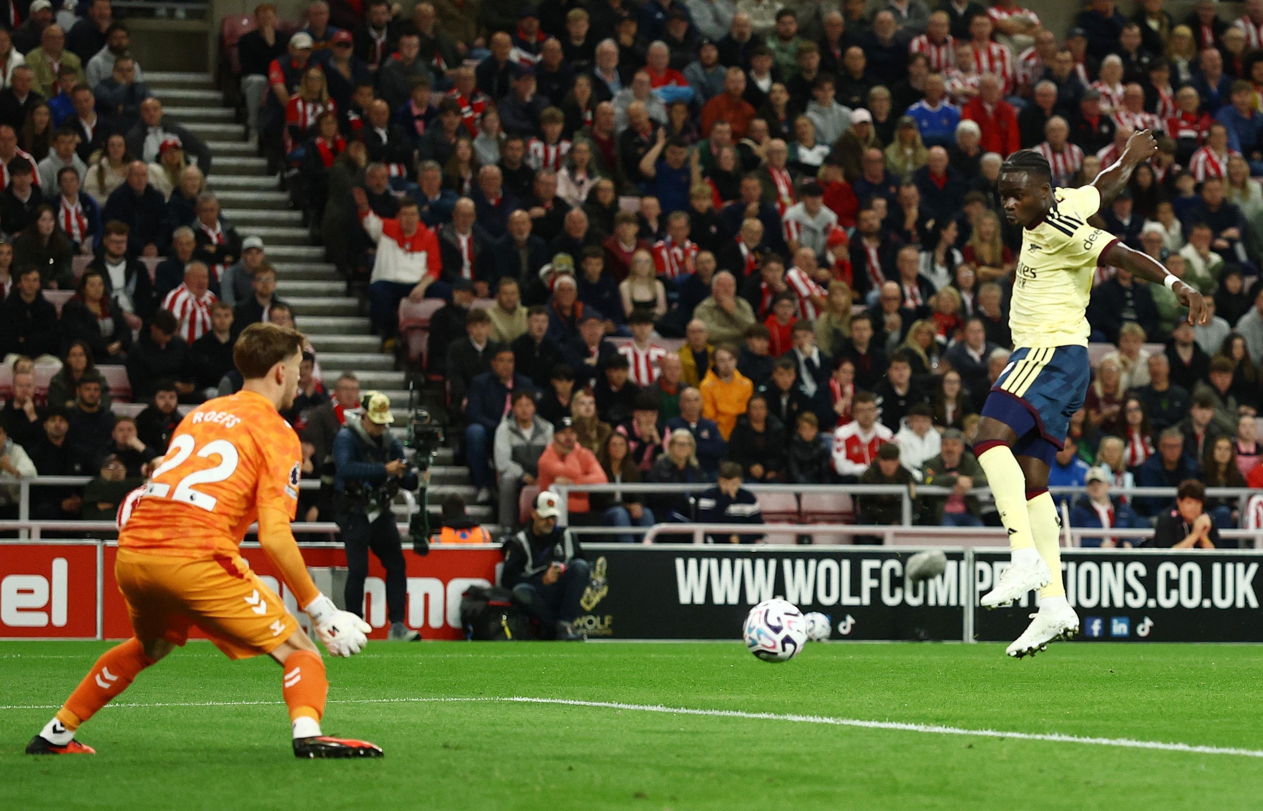 Arsenal's Bukayo Saka shot on goal is saved by Sunderland's Robin Roefs.
