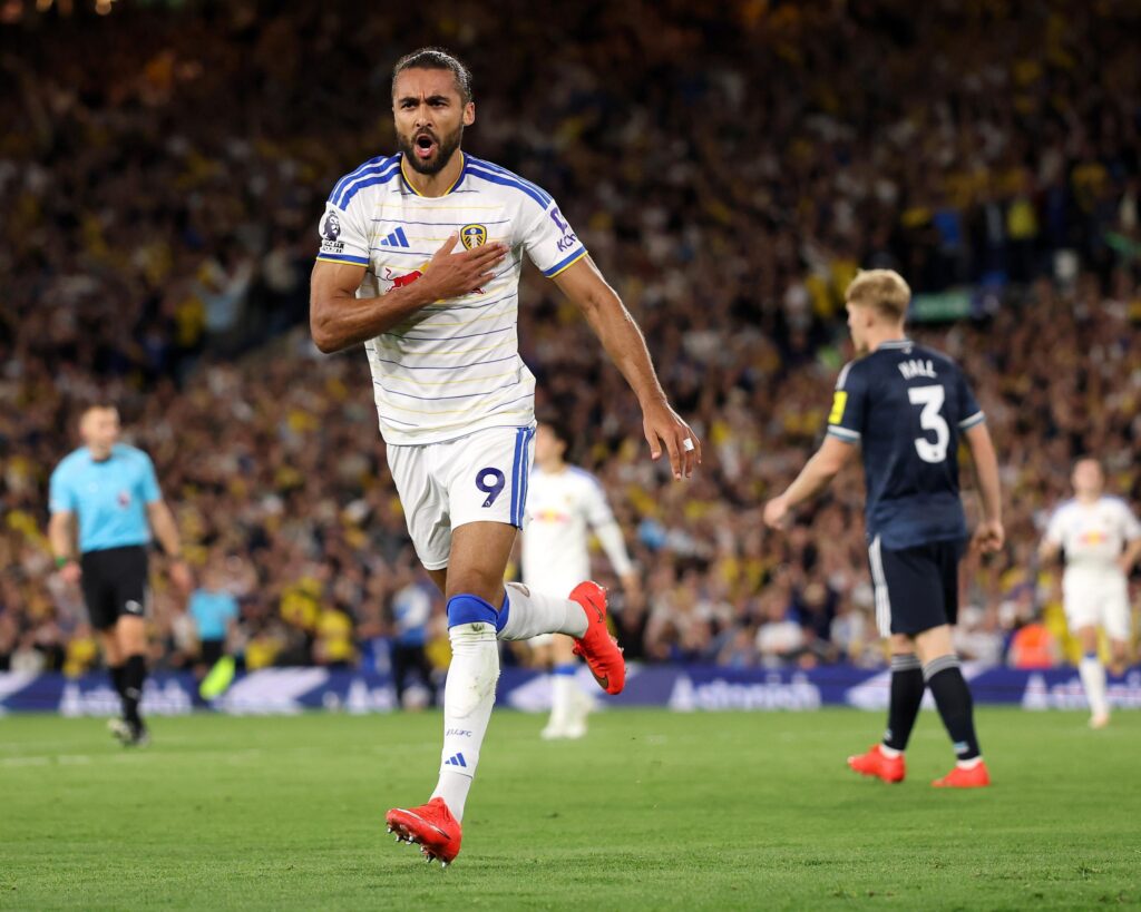Leeds United domine Newcastle United en Premier League