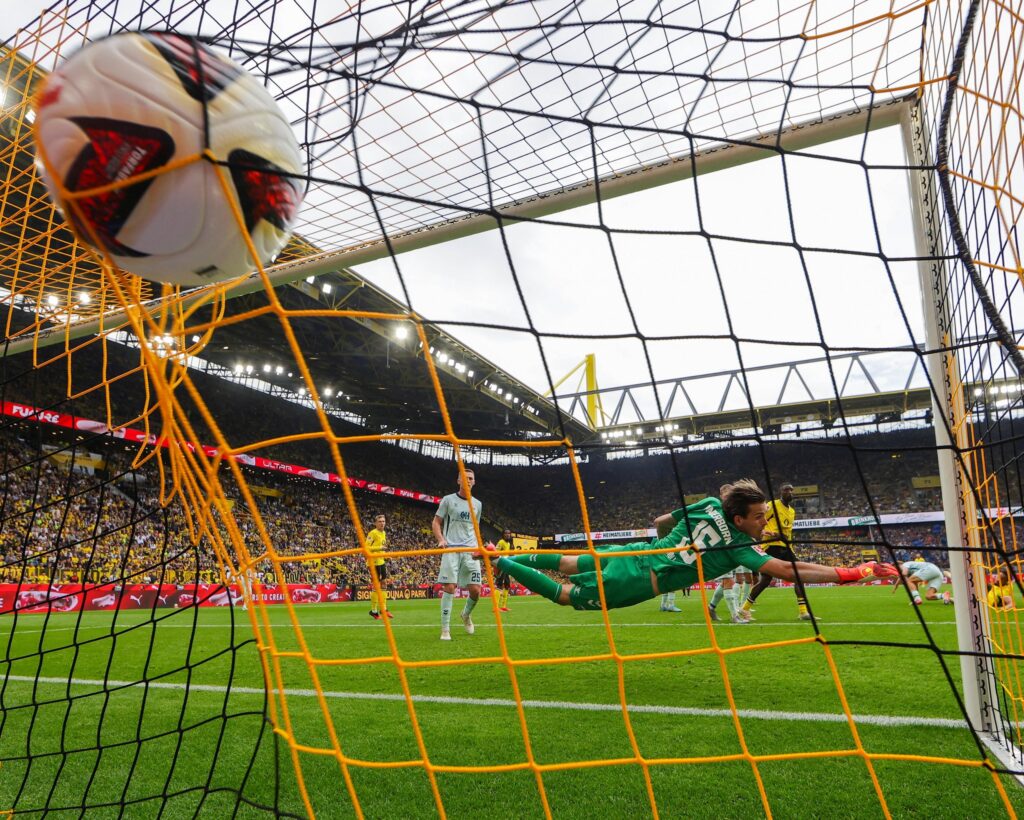 Football européen : Freiburg prend la tête après sa victoire écrasante contre Gladbach