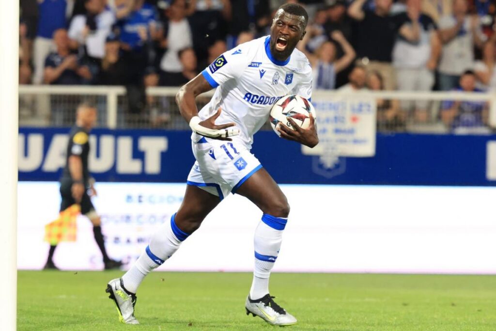 Dunkerque avance vers la signature de M&rsquo;Baye Niang après Steven Nzonzi