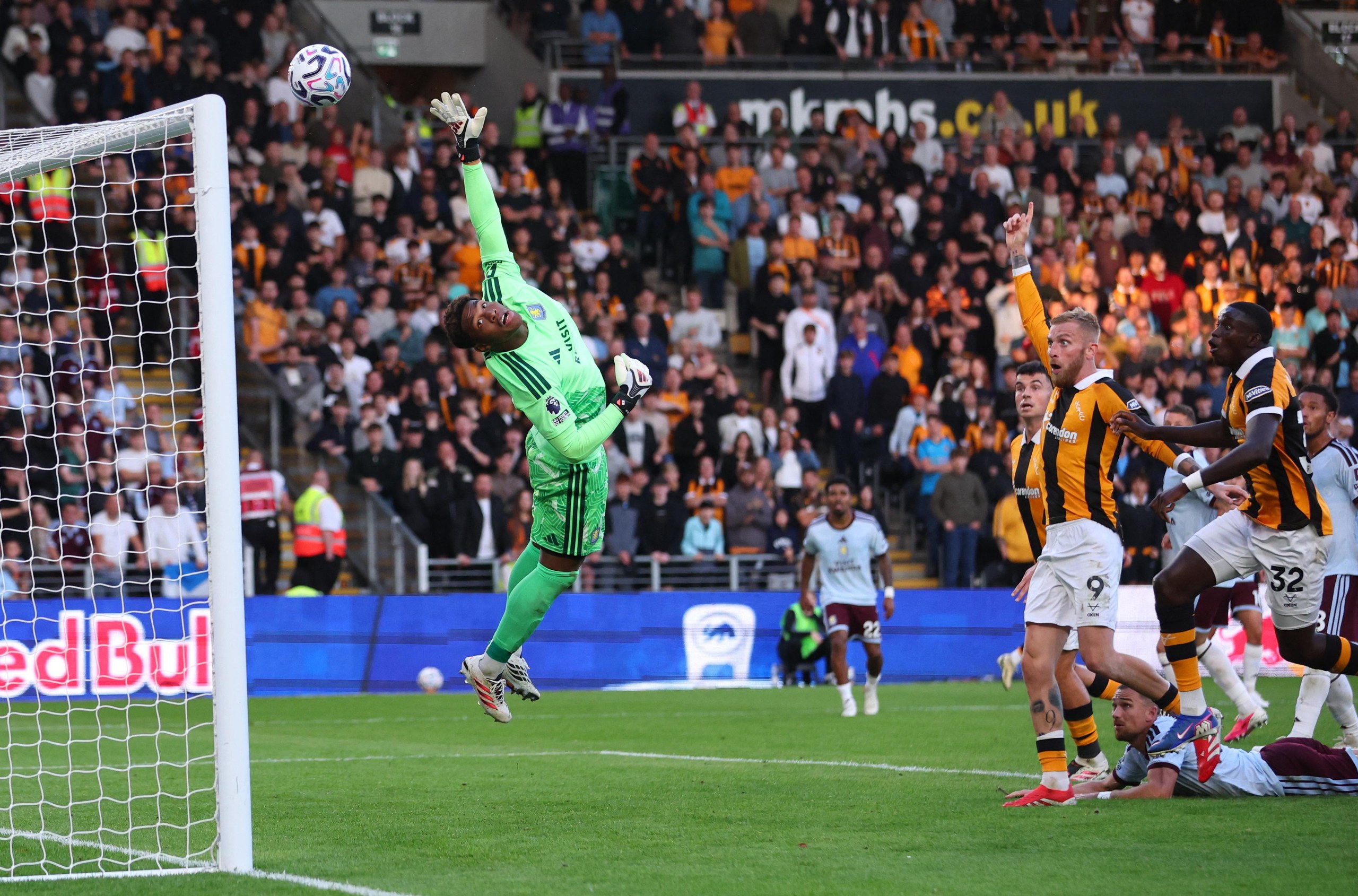 Mohamed Belloumi’s shot hits the crossbar