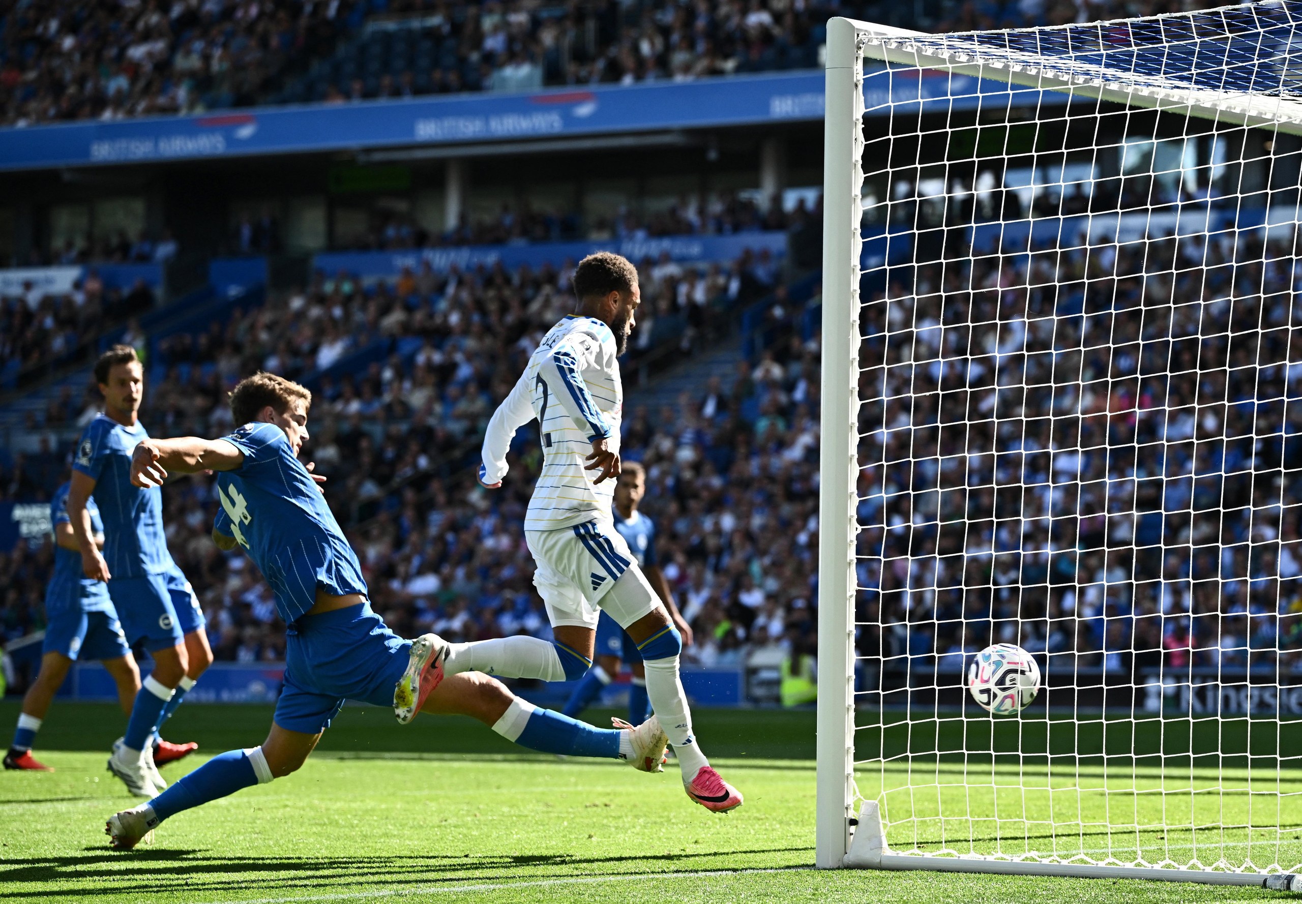 Jayden Bogle scores for Leeds