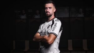 Arnel Jakupovic é reforço do Vitória SC