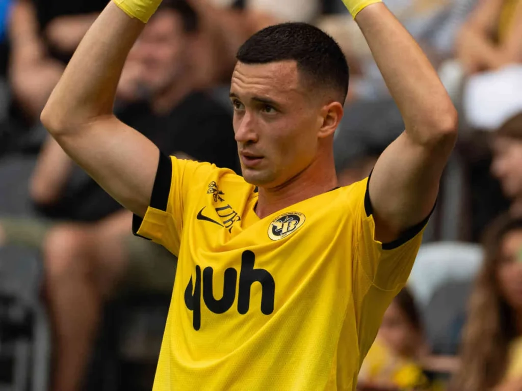 Le défenseur des Young Boys, Stefan Bukinac, suivi par des clubs de Bundesliga