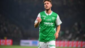 Mercato : l'attaquant de Saint-Étienne Lucas Stassin en route pour le Séville FC