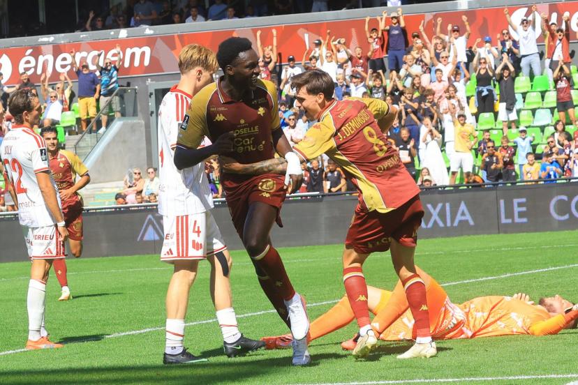 Ligue 2 : Metz triomphe de Rodez avec un triplé de Pape Moussa Fall, Reims tenu en échec par Guingamp