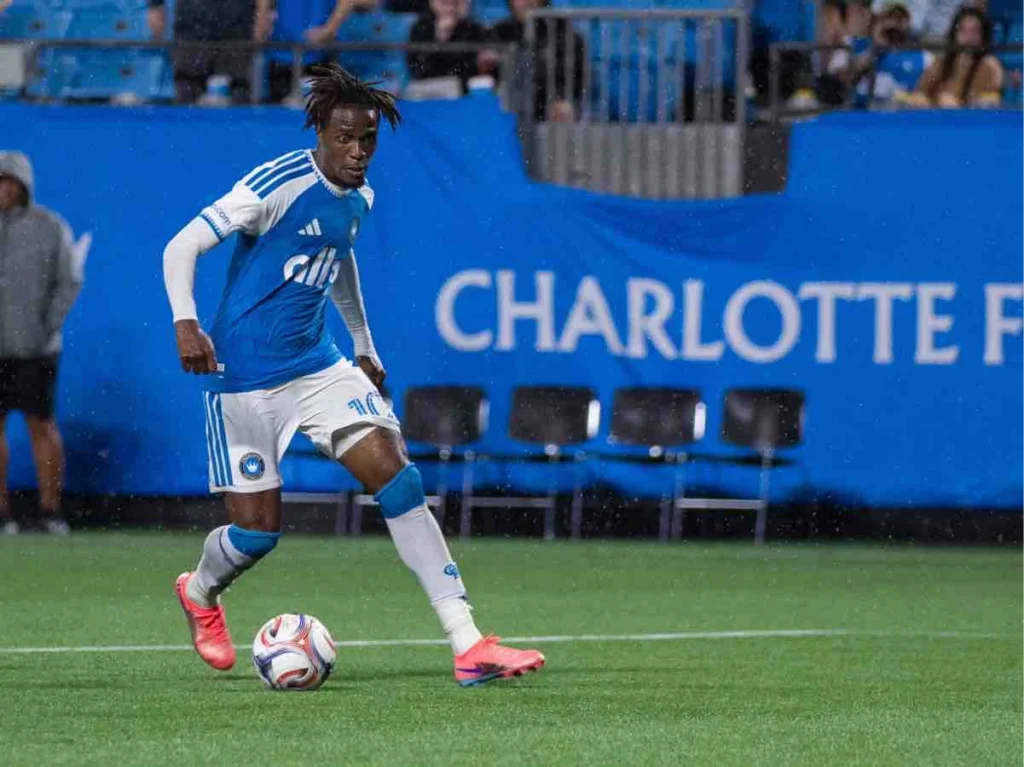 Wilfried Zaha envisage un transfert potentiel aux Young Boys de Berne