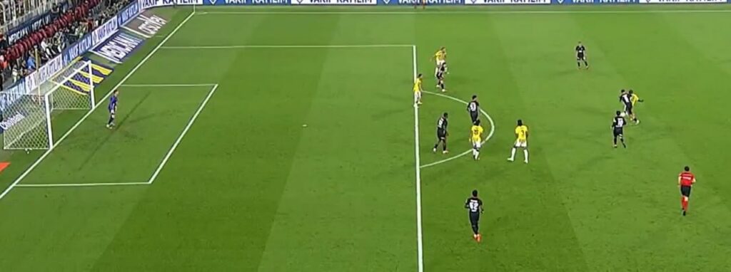 Le but d&rsquo;Irfan Can Kahveci annulé pour hors-jeu lors du derby de Kadıköy
