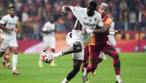 SON DAKİKA: Trabzonspor - Galatasaray derbisinin tarihi belli oldu! İşte Süper Lig'de 5. ve 6. hafta maçlarının programı